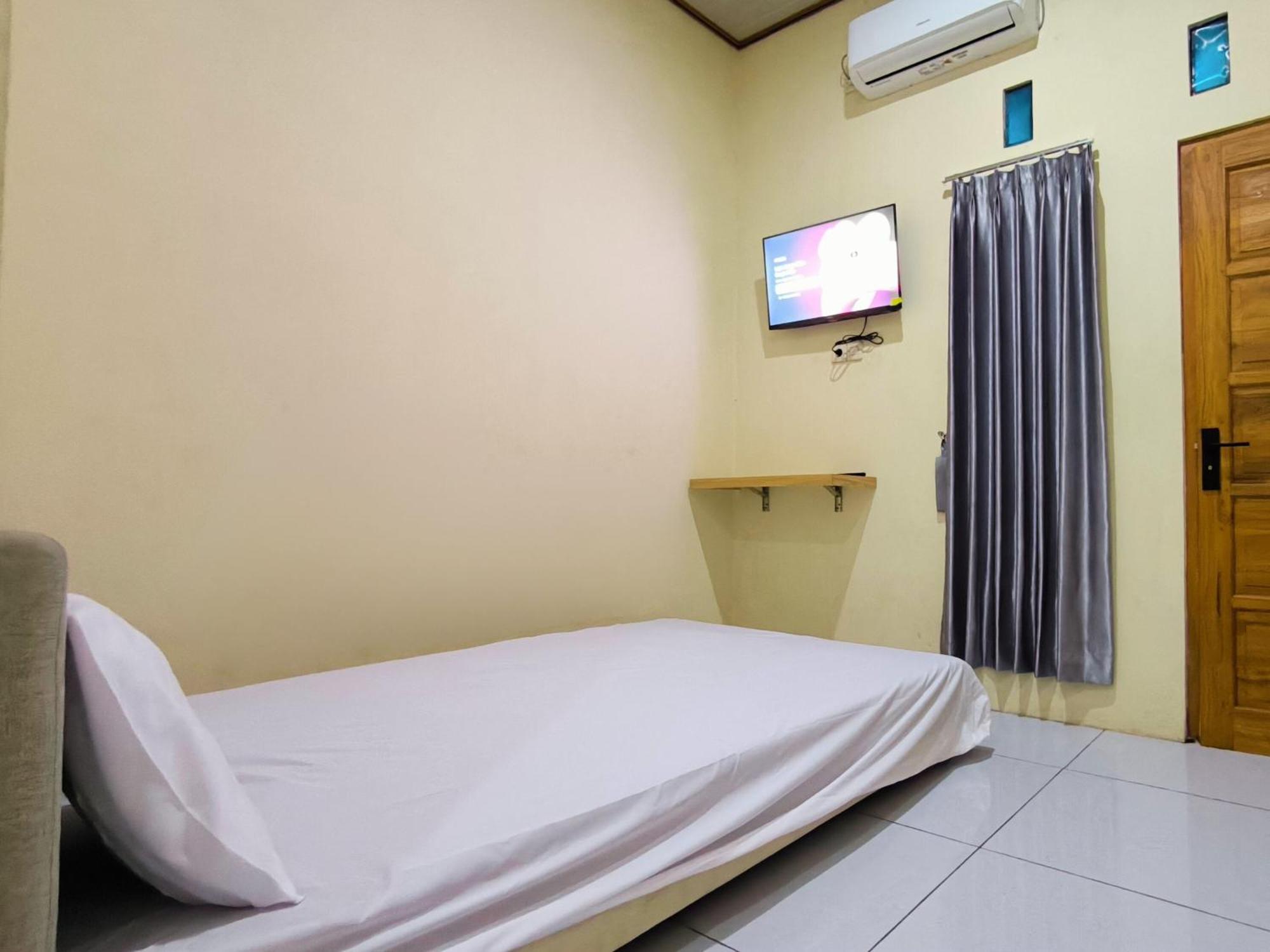 Nn Guesthouse Surakarta  ภายนอก รูปภาพ