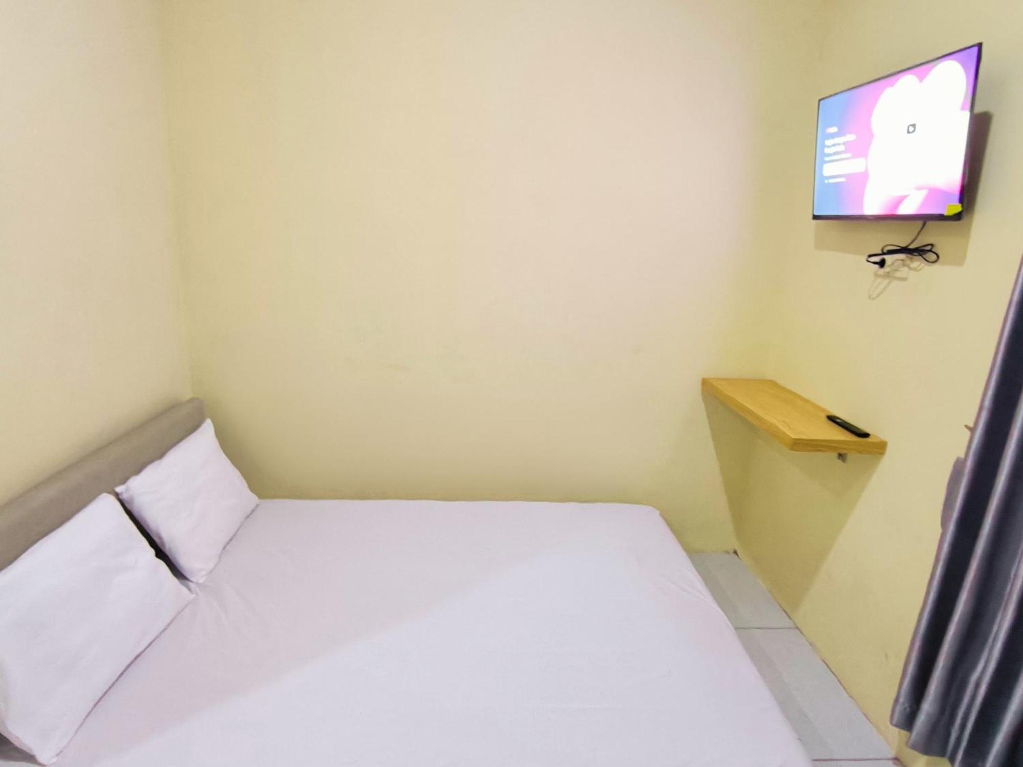 Nn Guesthouse Surakarta  ภายนอก รูปภาพ
