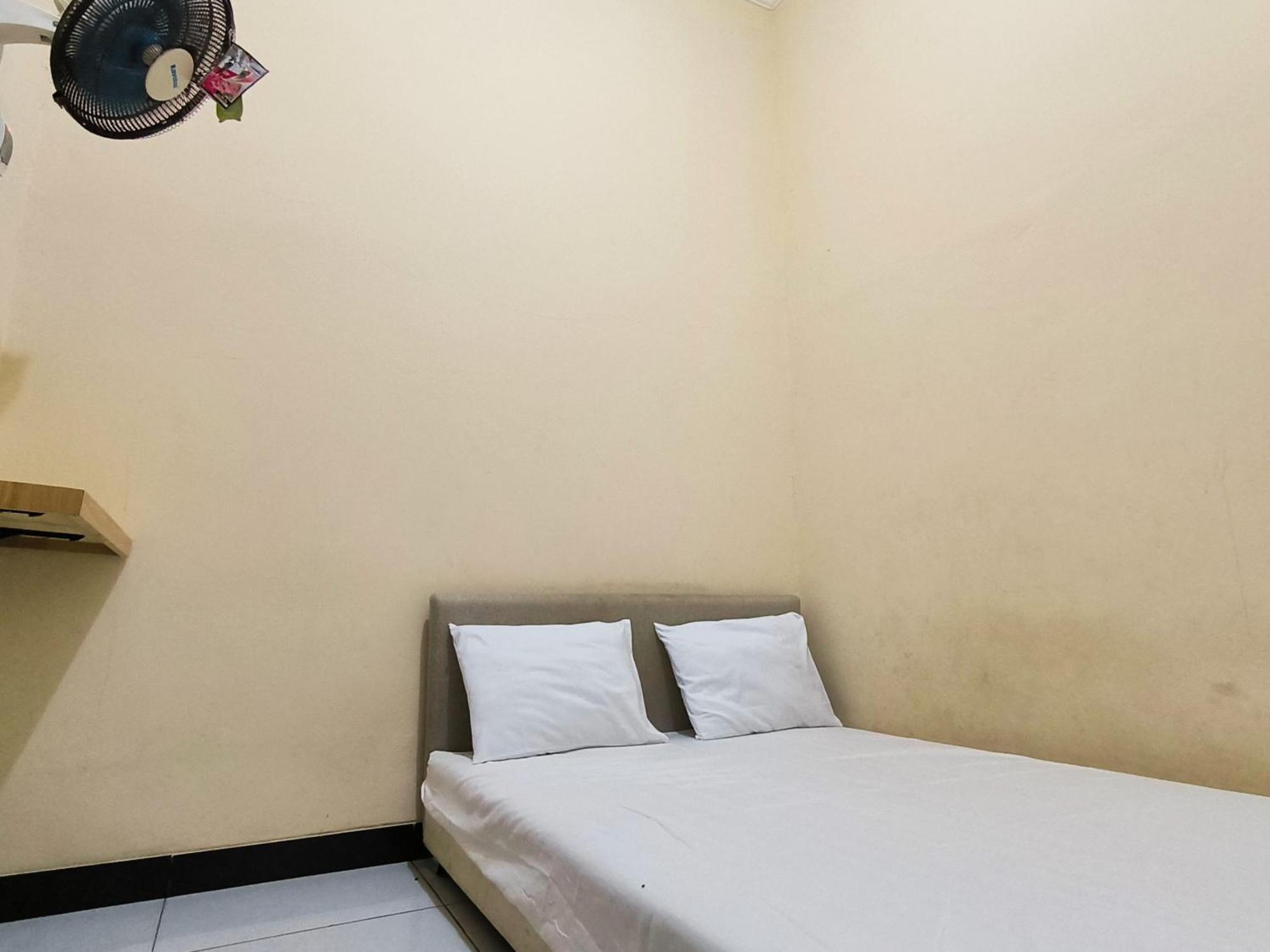 Nn Guesthouse Surakarta  ภายนอก รูปภาพ